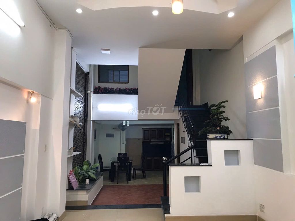 Renting the entire apartment of 1. 102 Bàu Cát 1, 070 14, District Tân Bình.