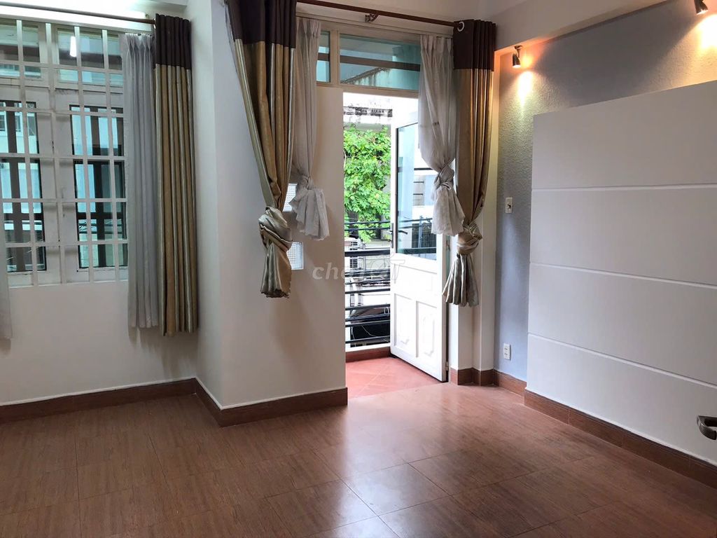 Renting the entire apartment of 1. 102 Bàu Cát 1, 070 14, District Tân Bình.