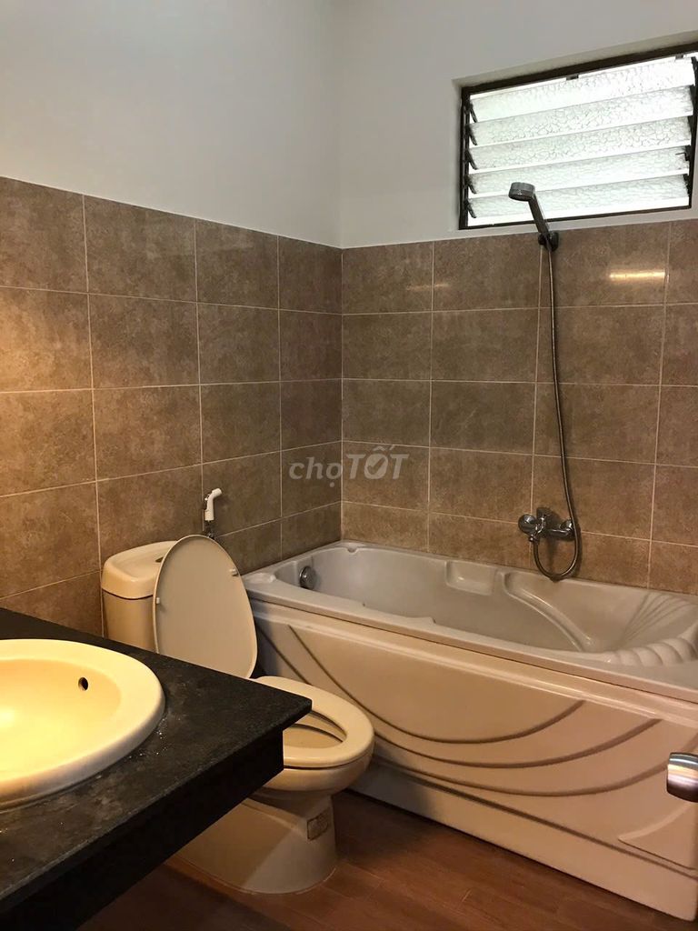 Renting the entire apartment of 1. 102 Bàu Cát 1, 070 14, District Tân Bình.