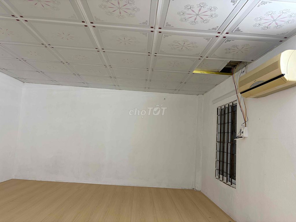 Next to the Thủ Đức station homeowner