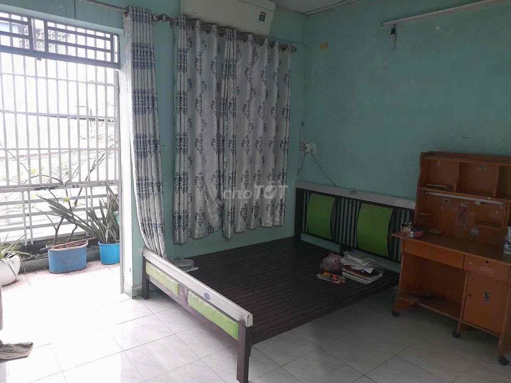 Rent a house with a refrigerator. Clean bed in a nice, peaceful market.