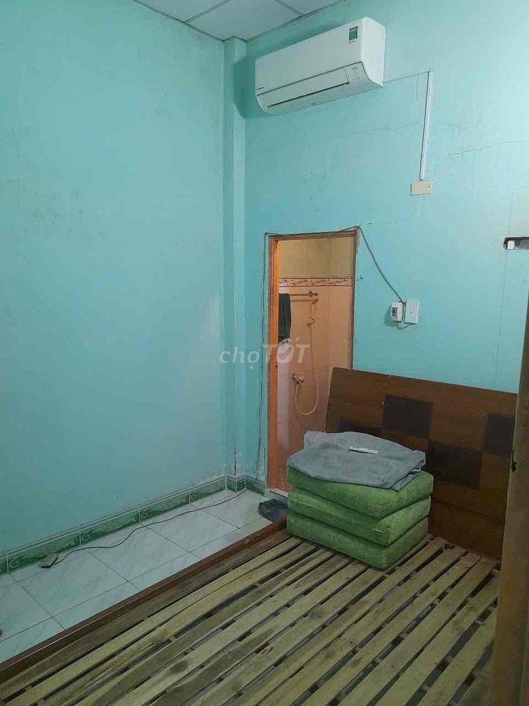Rent a house with a refrigerator. Clean bed in a nice, peaceful market.