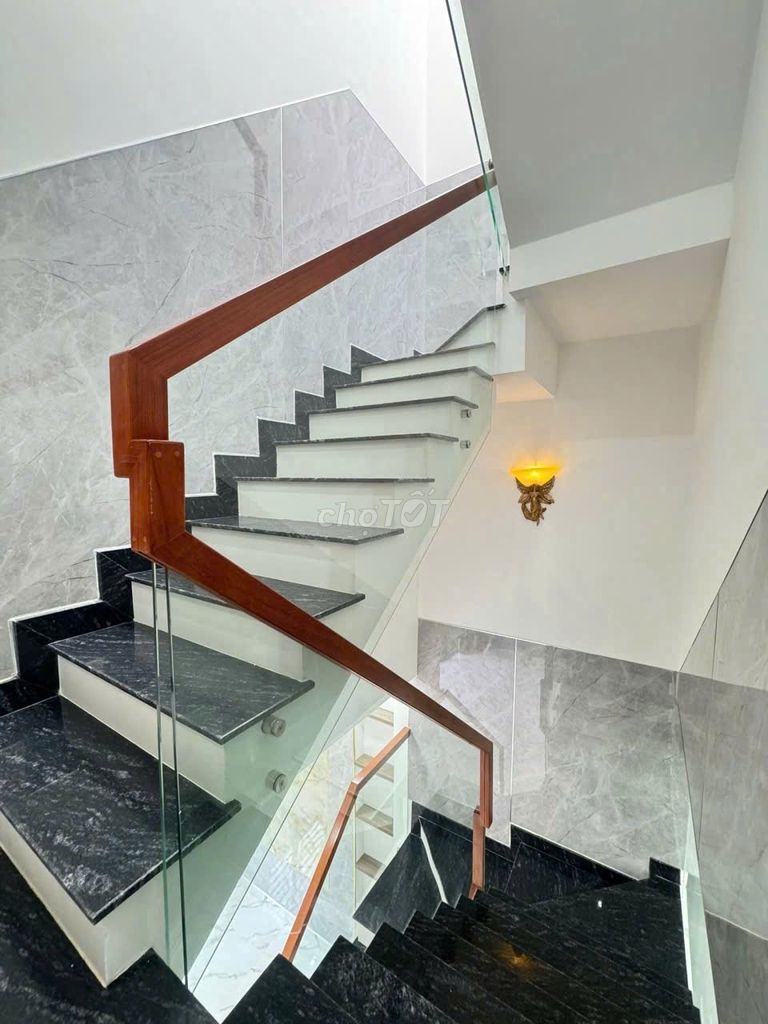 Need to rent Villa a Trần Thủ Độ P.Phú Thạnh Q.Tân Phú Road