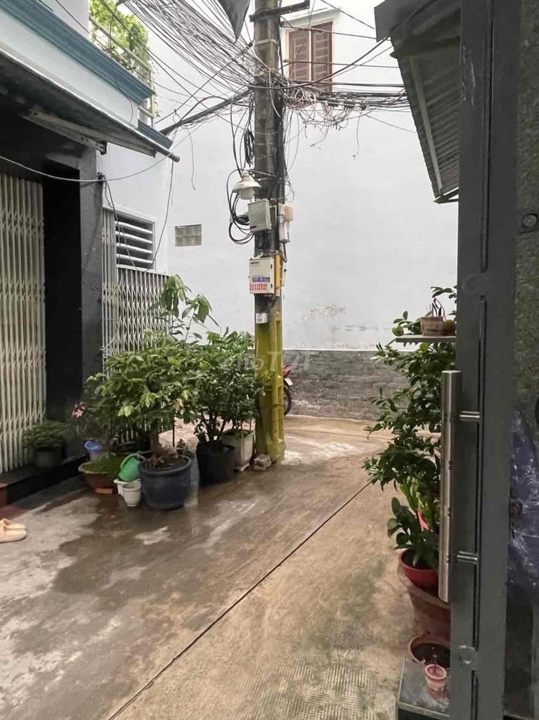 Four rooms ready air conditioning, Phạm Văn Chí.