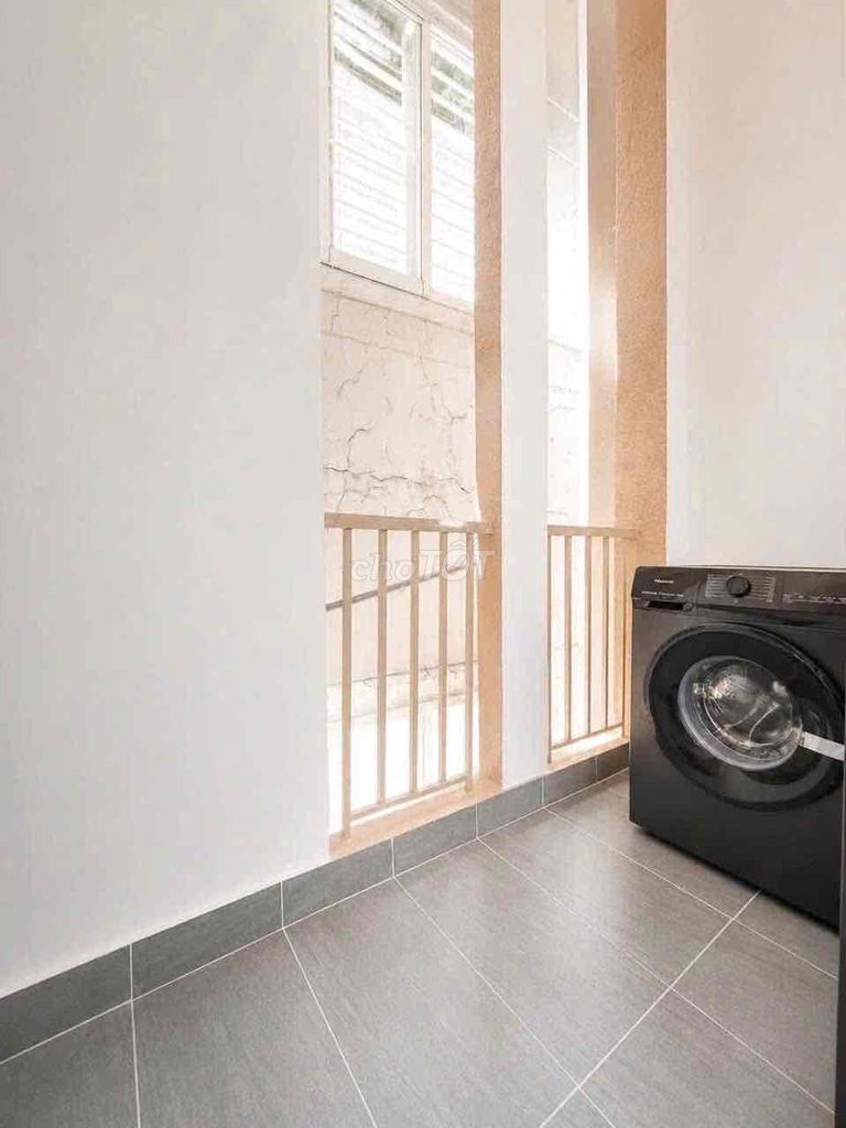 Rent the entire four bedrooms, three toilets in the center. Good to see you.