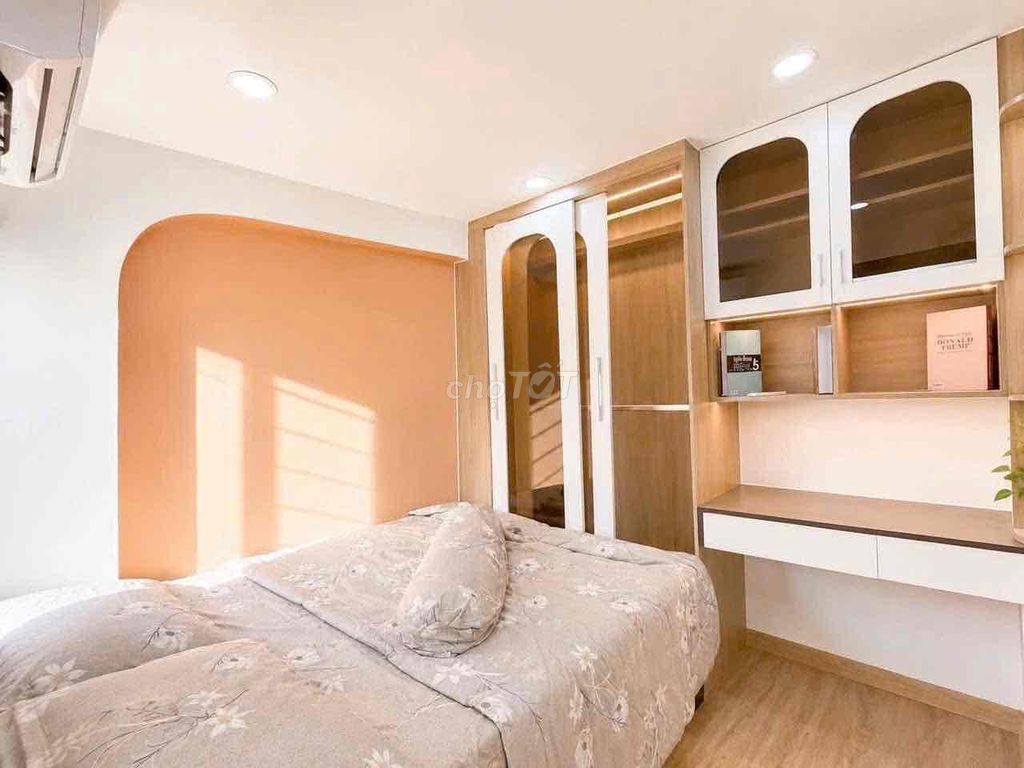 Rent the entire four bedrooms, three toilets in the center. Good to see you.