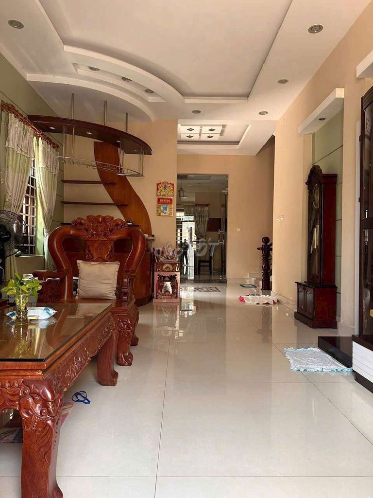 The villa rents the rocket 11 x 20 meters kc 3 level bin interior 45 trieu aeon bt