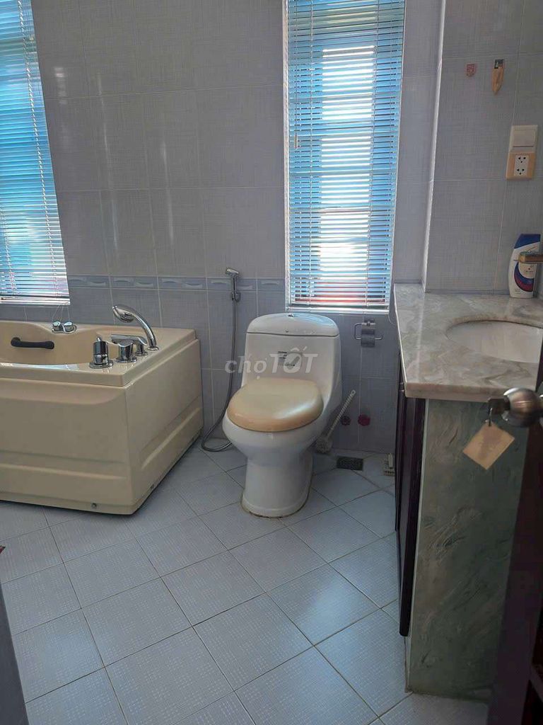 The villa rents the rocket 11 x 20 meters kc 3 level bin interior 45 trieu aeon bt