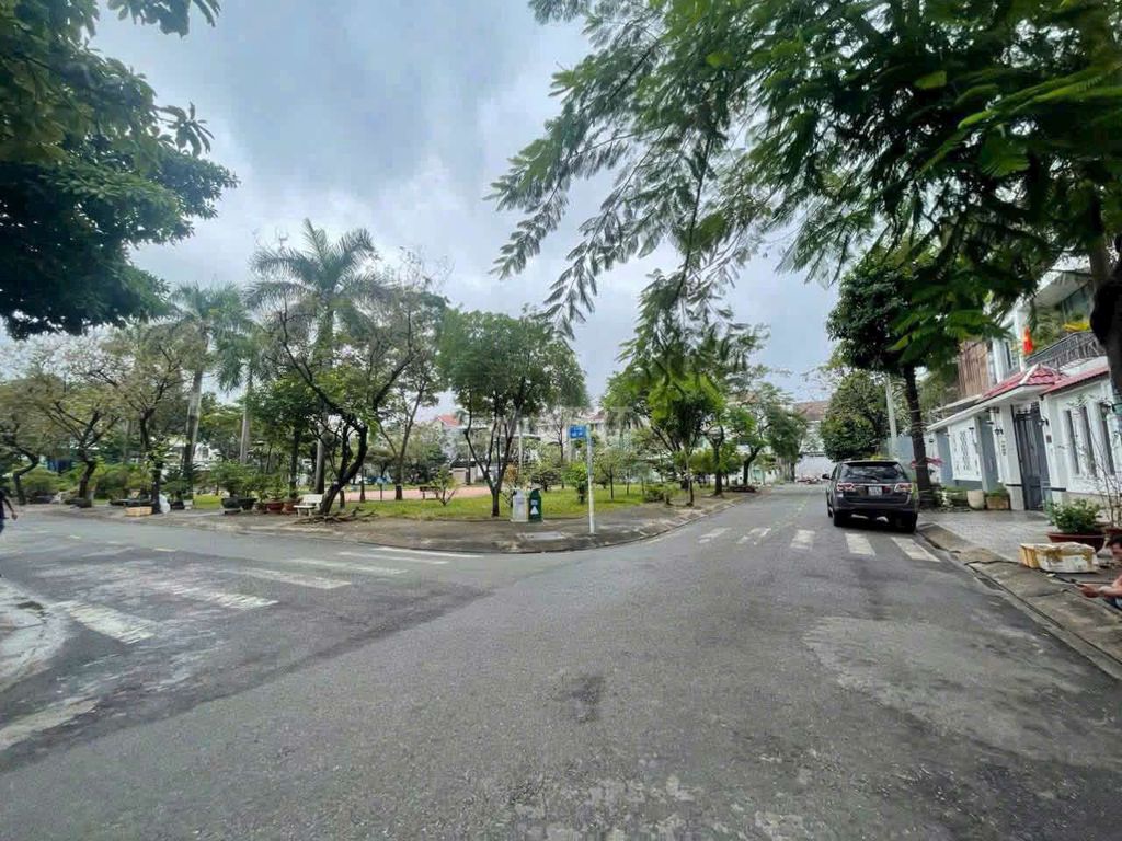 The villa rents the rocket 11 x 20 meters kc 3 level bin interior 45 trieu aeon bt