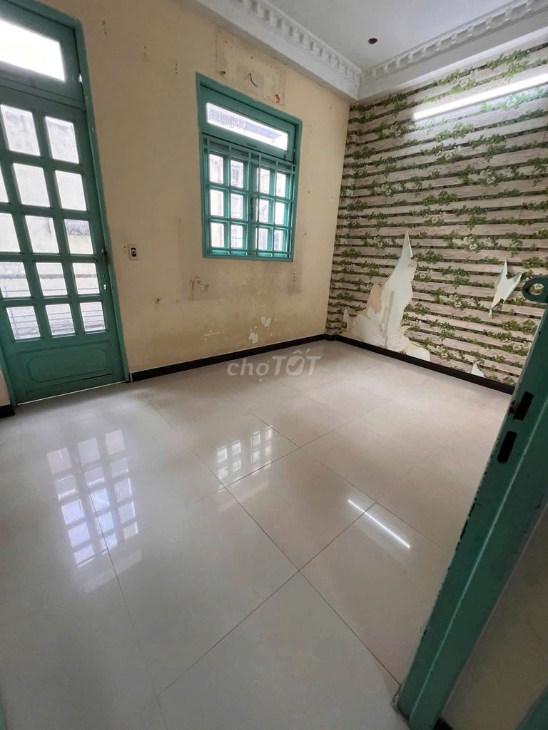 for rent: Thành Thái, District 10.