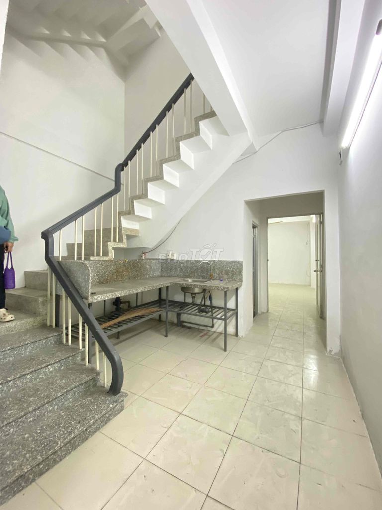Rent Kinh Dương Vương District 6th Channel. Six-foot-four-two-four-four-four-four. Twenty-millionth floor.