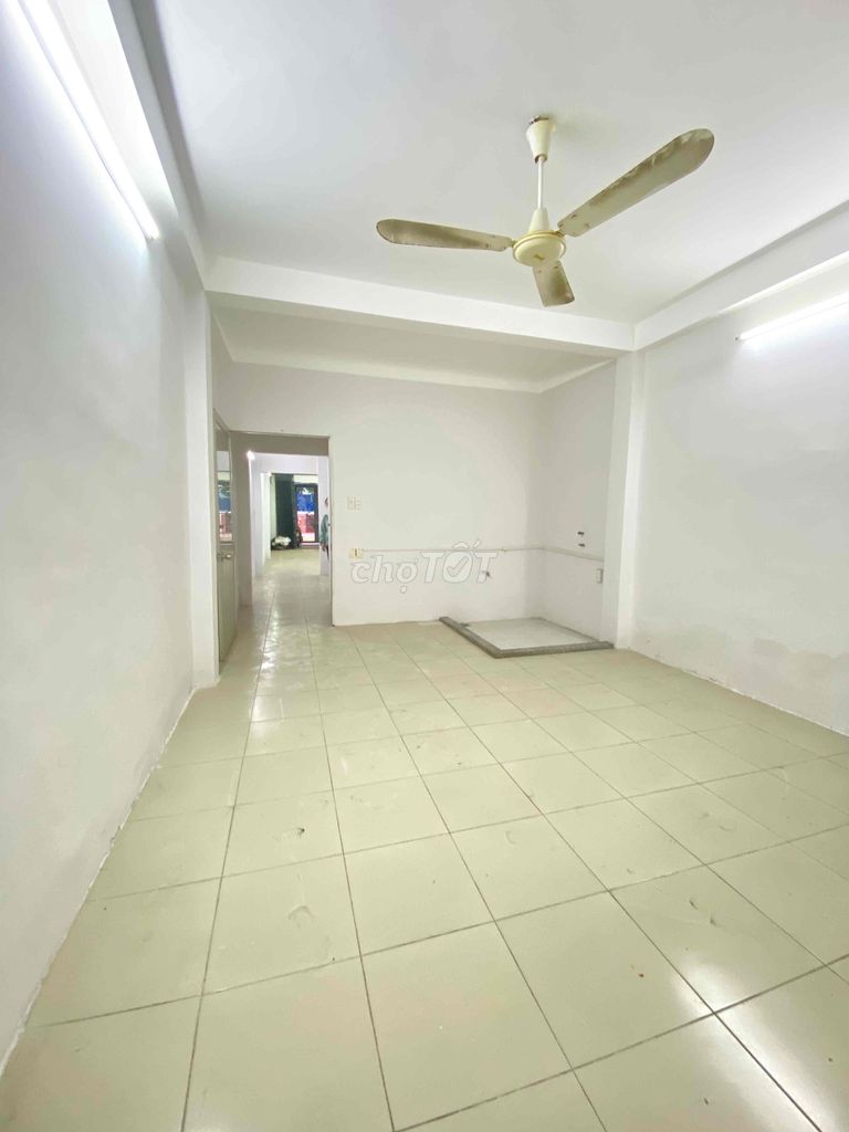 Rent Kinh Dương Vương District 6th Channel. Six-foot-four-two-four-four-four-four. Twenty-millionth floor.