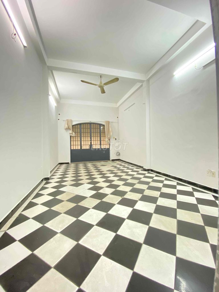 Rent Kinh Dương Vương District 6th Channel. Six-foot-four-two-four-four-four-four. Twenty-millionth floor.