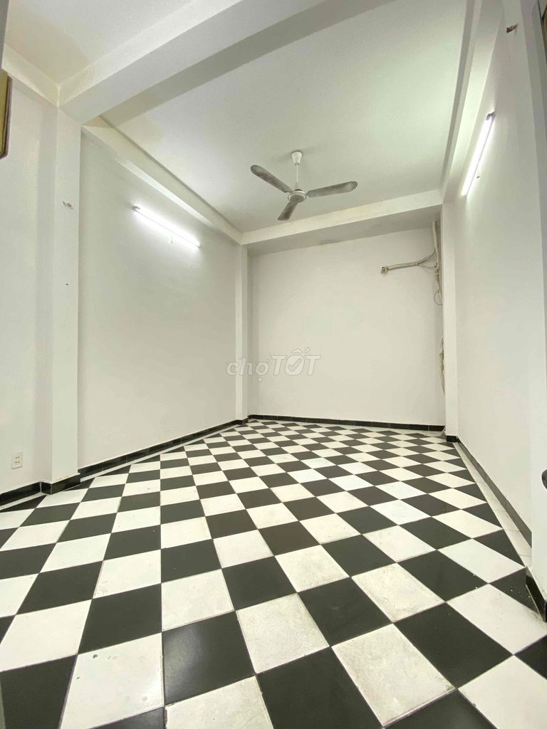 Rent Kinh Dương Vương District 6th Channel. Six-foot-four-two-four-four-four-four. Twenty-millionth floor.
