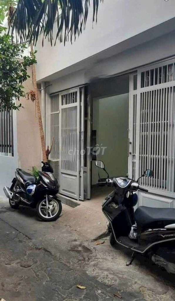 Nice new 5 x 11 million upstairs 2 bedroom 2 with German Square 5 Phú Nhuận