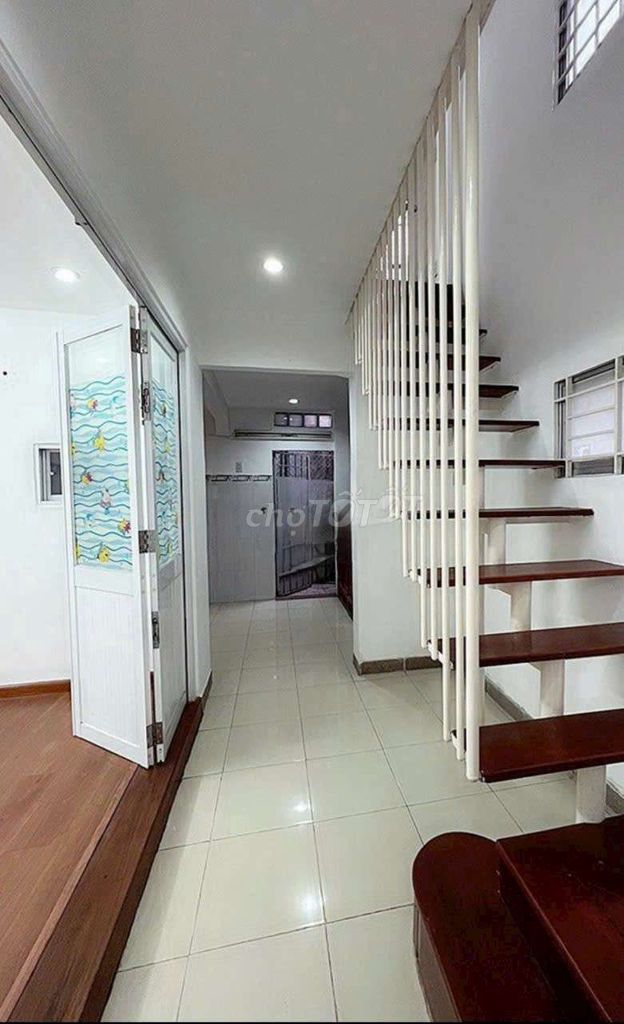 Nice new 5 x 11 million upstairs 2 bedroom 2 with German Square 5 Phú Nhuận