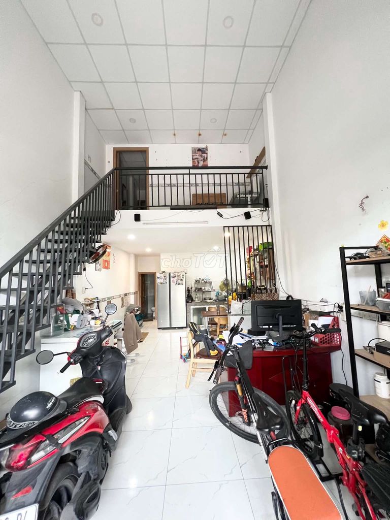 The house is rented to the entire passageway.