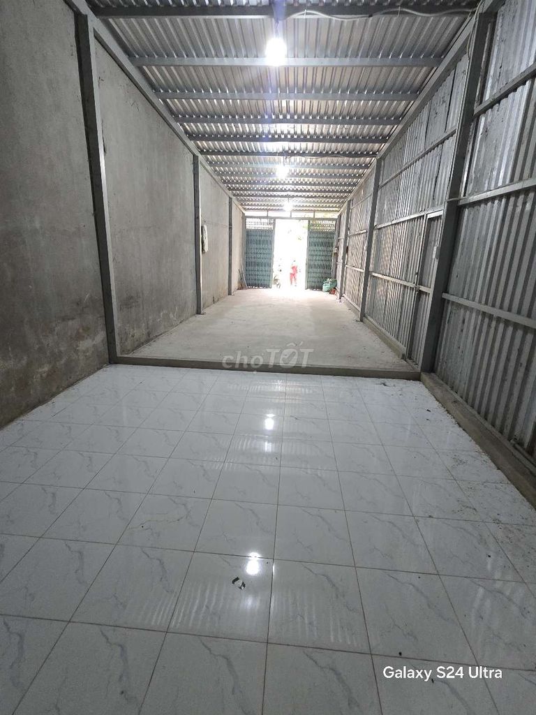 Level 4 near Channel 26/3 01:4 x17 m 01:8 m street Clear in