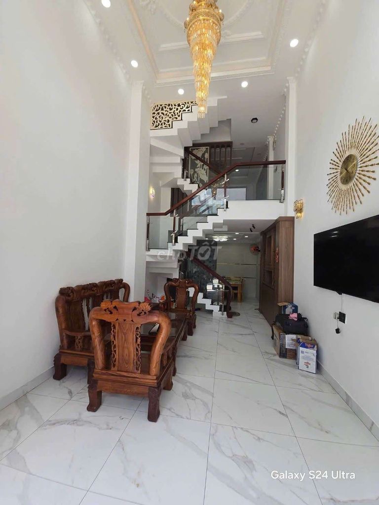 Nearly cv Gia Funhu 4 floors per month