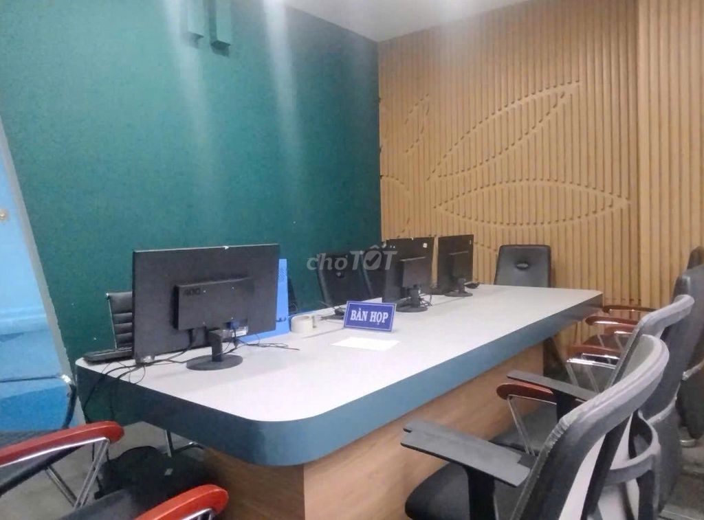 Rent building 6 L area using 1000 m2 Phạm Văn Đồng Thủ Đức squared. 90 million.