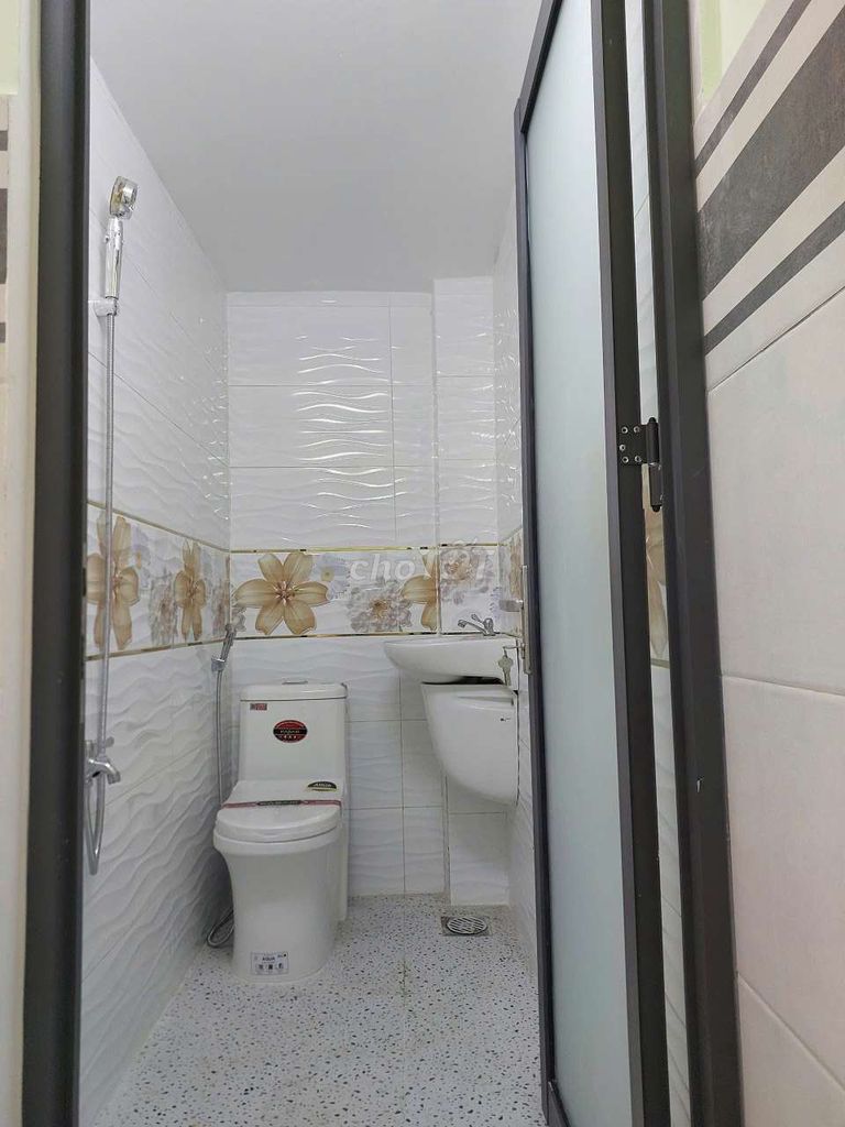 Room 2 Lê Quang Sung.