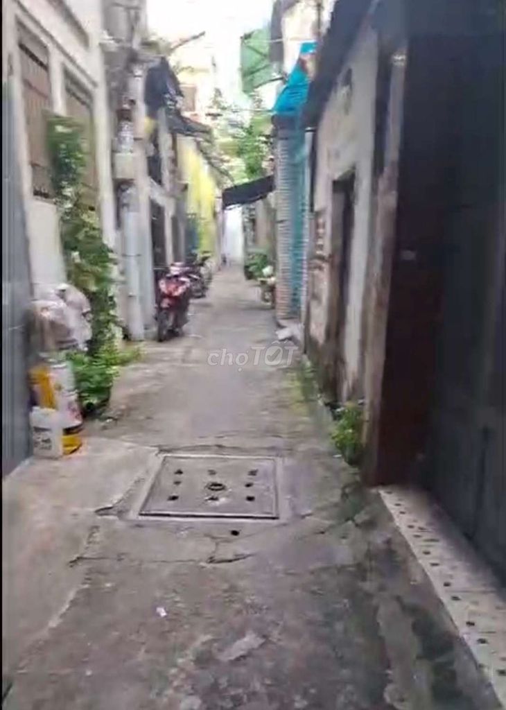 Rent a three-story house, Điện Biên Phủ, Bình Thạnh, nearly 4 blue rows.