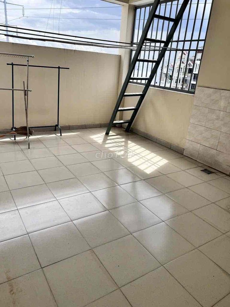 The owner himself [4 x 25] 3/5 floors (6 bedroom,4 toilets) Mtkd Chiến Lược — the stove