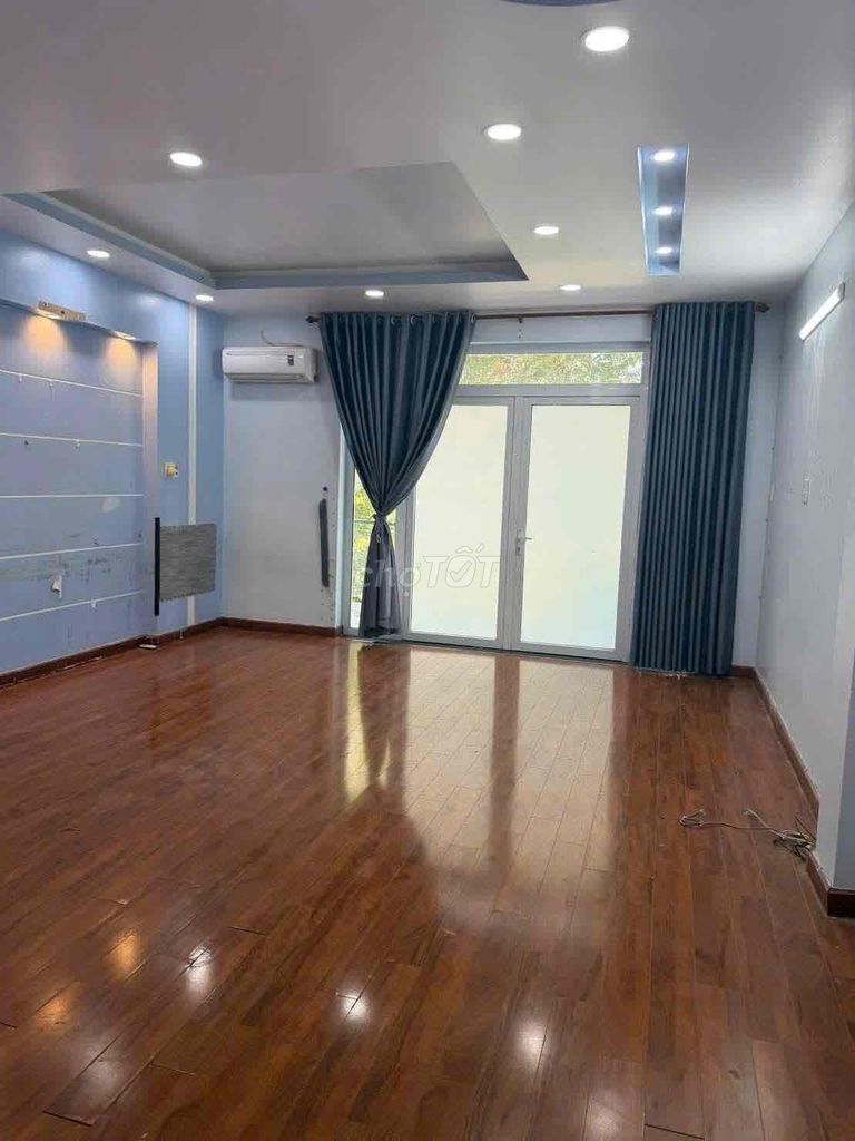 The owner of one of these rooms is the owner of one of those rooms. 50-six bedrooms.