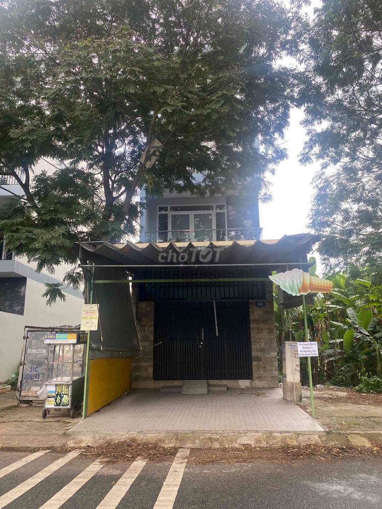 The owner of one of these rooms is the owner of one of those rooms. 50-six bedrooms.