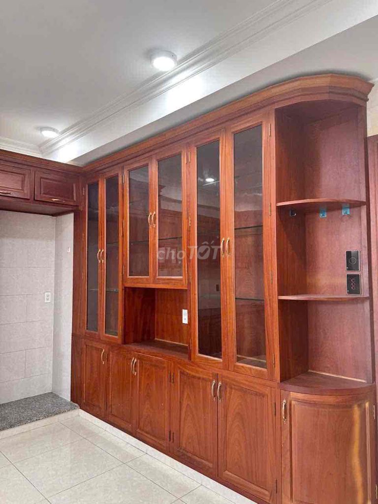The owner of the house is the owner of the 7-size 7-room apartment. 1 m elevator for 59 million A.D.