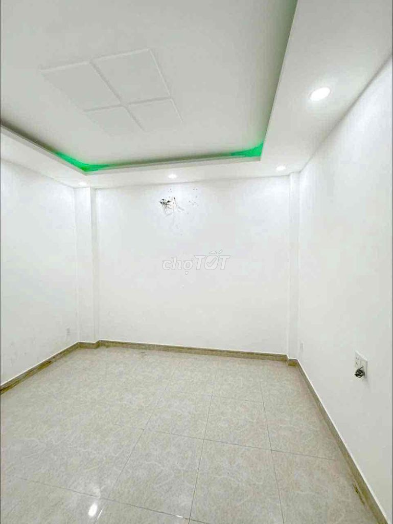 It's the owner [4 x 12 12] 3 floors st (4 bedrooms, 3 toilets) 840/ Xyung 2,Bình Tân