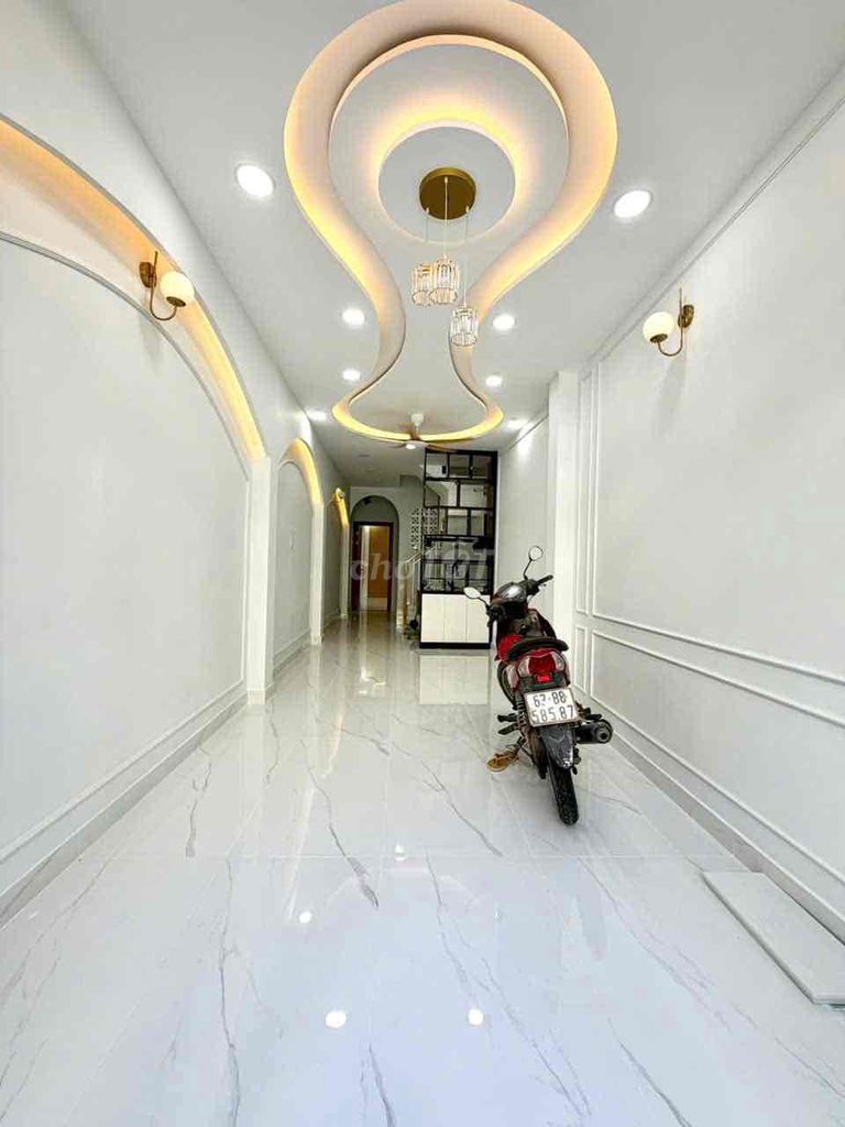 Rent the original house on Đoàn Văn Bơ District 4 front.