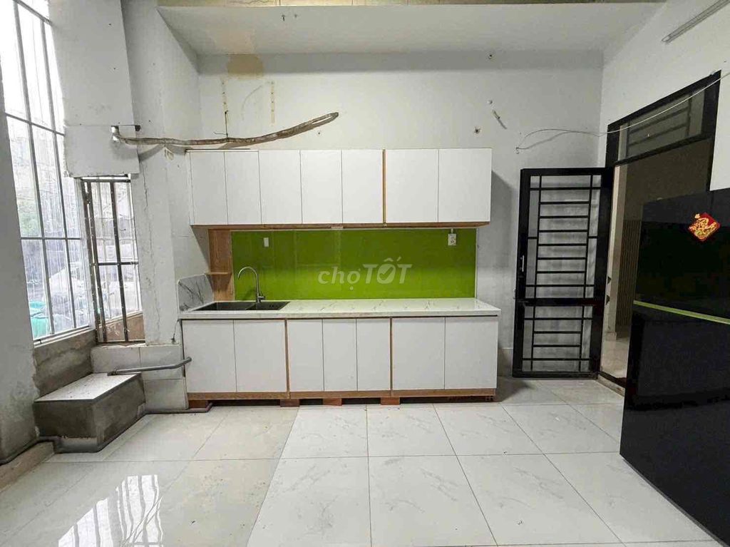 85 M2 – 3 bedrooms - full interior - only 15,3 per month
