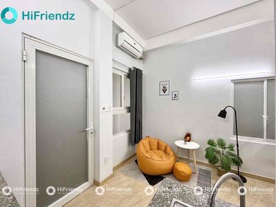 The new studio is 420 elevators near the nearest west-class almond market. Full interior.