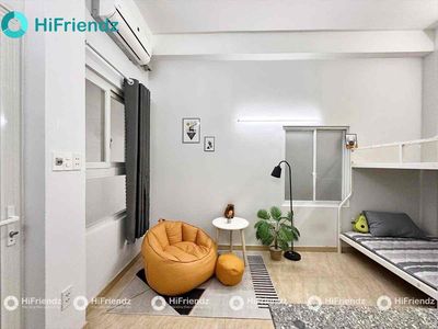 The new studio is 420 elevators near the nearest west-class almond market. Full interior.