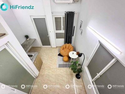 The new studio is 420 elevators near the nearest west-class almond market. Full interior.