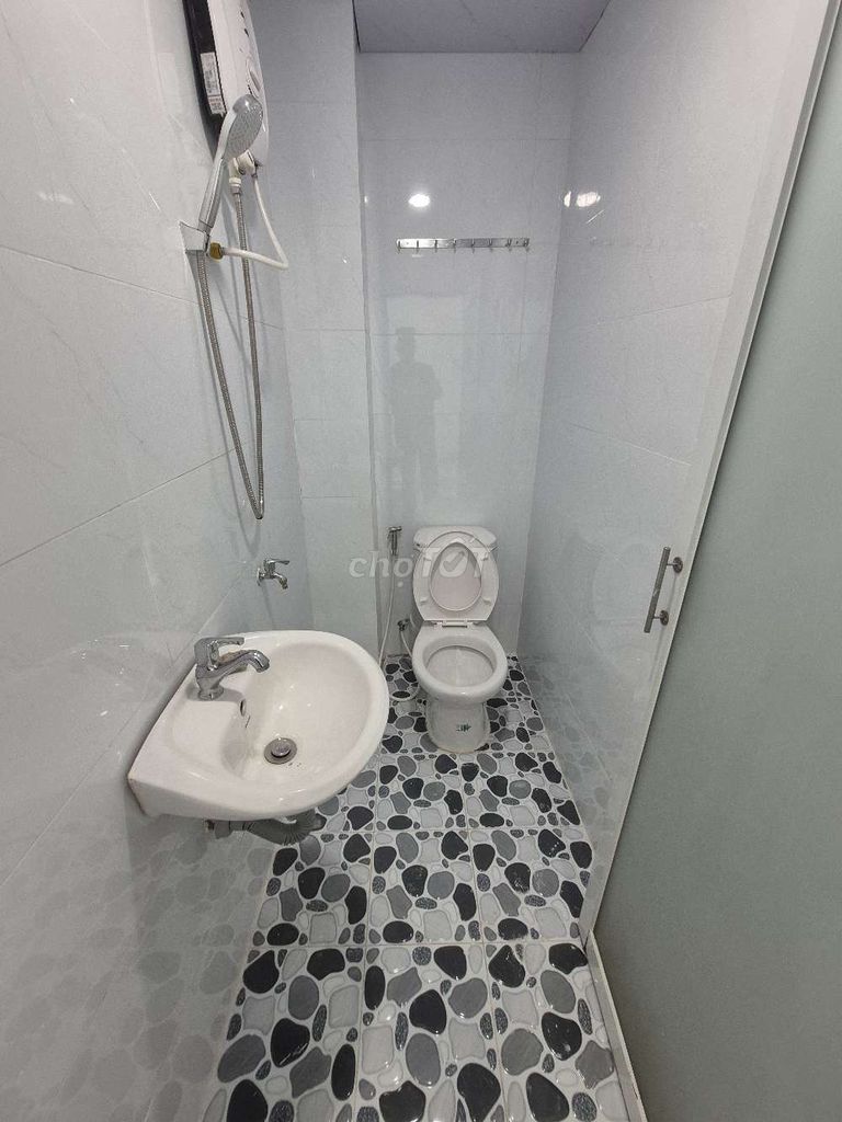 Rent 4 X10 M 1 2-story bedroom 2 new toilets 100% Lê Trọng Tấn.