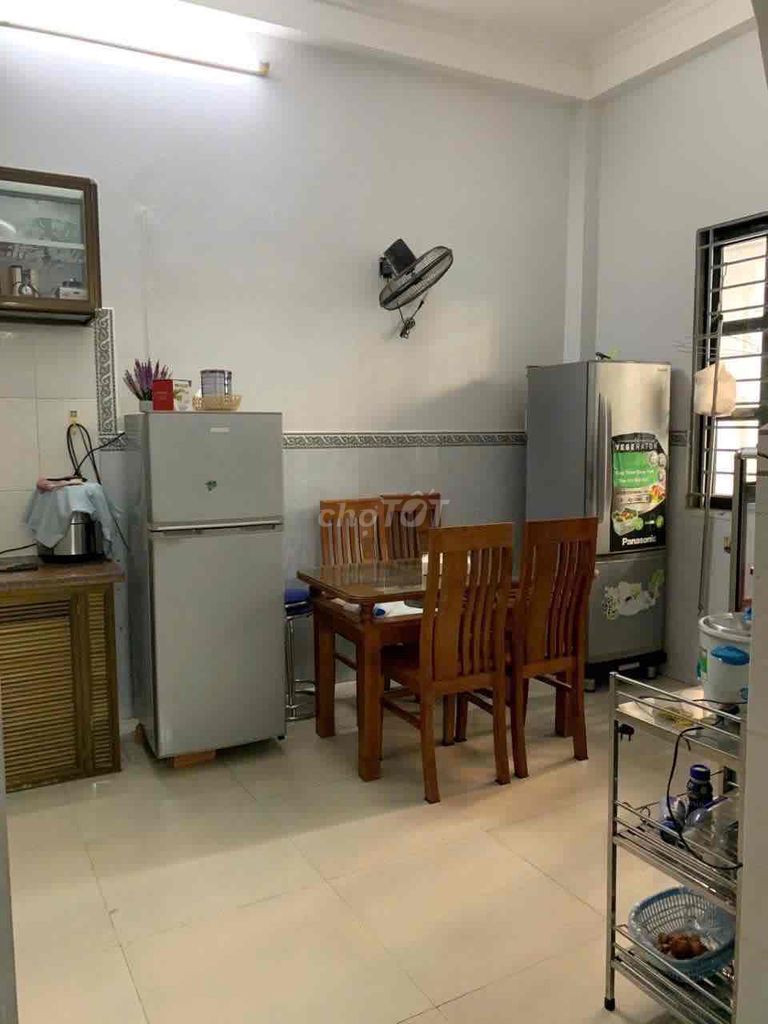 Three stories of renting a three-story house with furniture - 12 million at the Hiệp Bình market.