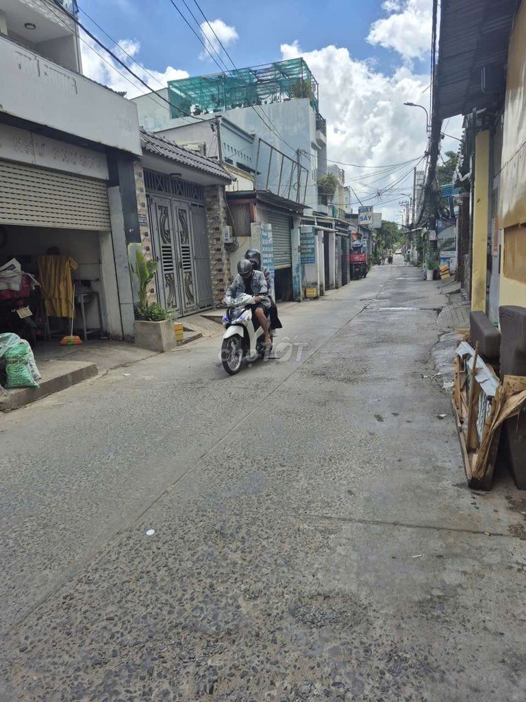 Rent 4 x 20 meters of floating power 3 fa Lê Trọng Tấn alley