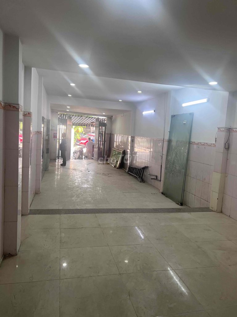 renting a large cash house