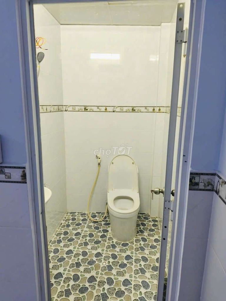Rent the entire alley 861 Trần Xuân Soạn three bedrooms.