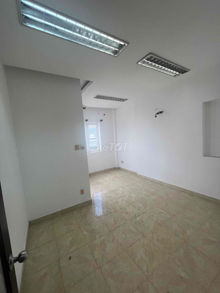 Rent a Lạc Long Quân 4 x 15 ground 4 4th floor bedroom