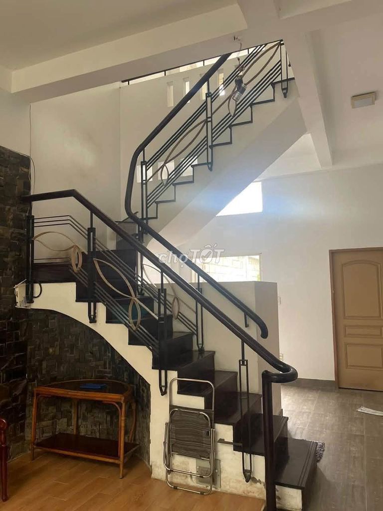 Rent the Thạnh Lộc 15, District 12, 8 x 30 meters, 5 bedrooms