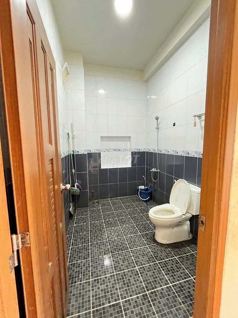 Rent 13 E Intresco Street 7 million a month.