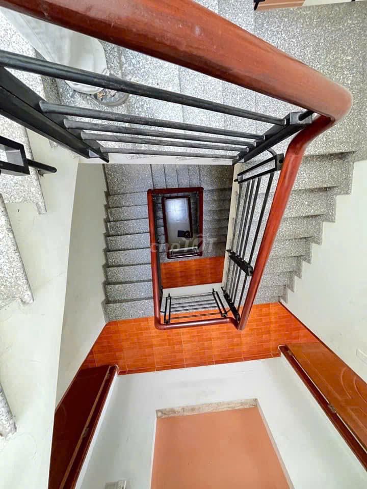 Rent 13 E Intresco Street 7 million a month.