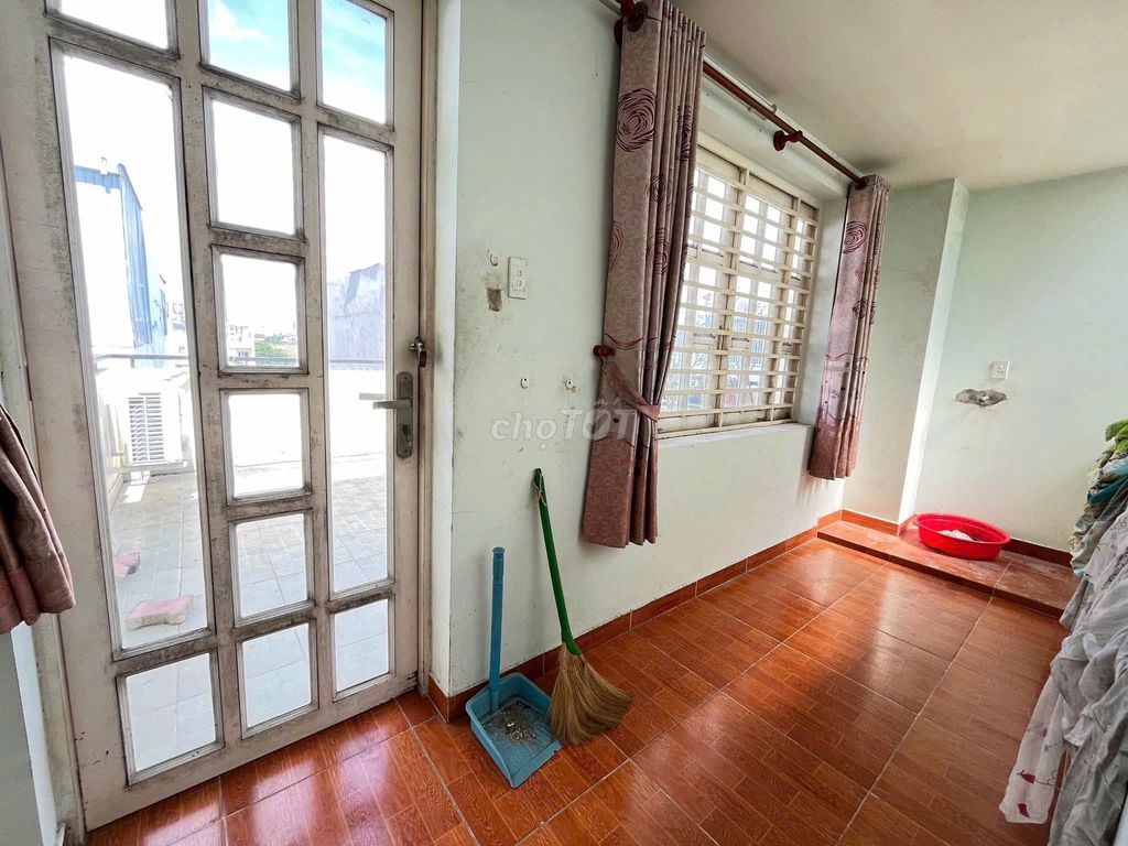 Rent 13 E Intresco Street 7 million a month.