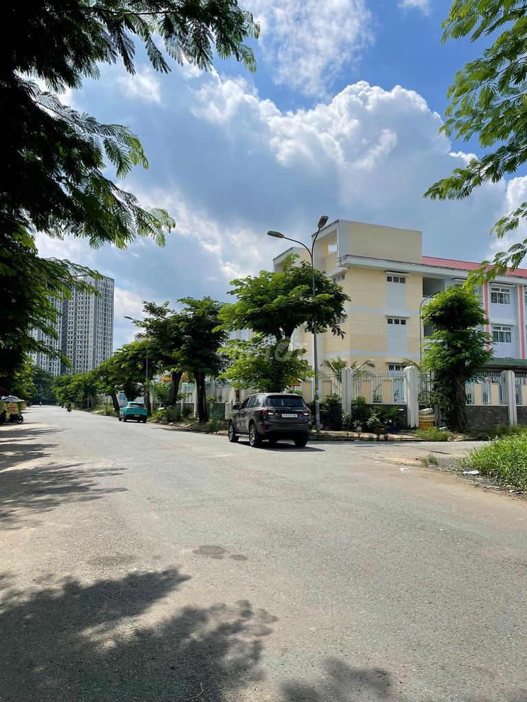 Rent 13 E Intresco Street 7 million a month.