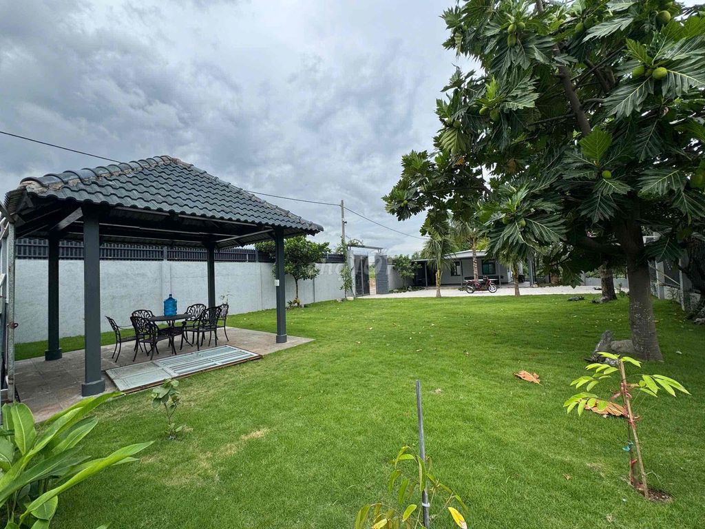 House 500 M2 Gardens chill 2 bedroom 2 ready bathroom full interior immediately glory