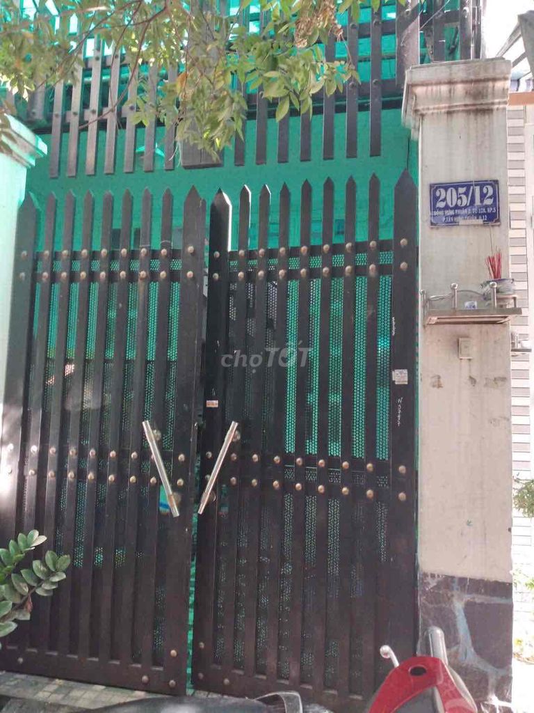 Rent four hundred and eleven meters, one floor, two bedrooms, murder of Phaan Piizhou, dah, 12th District.