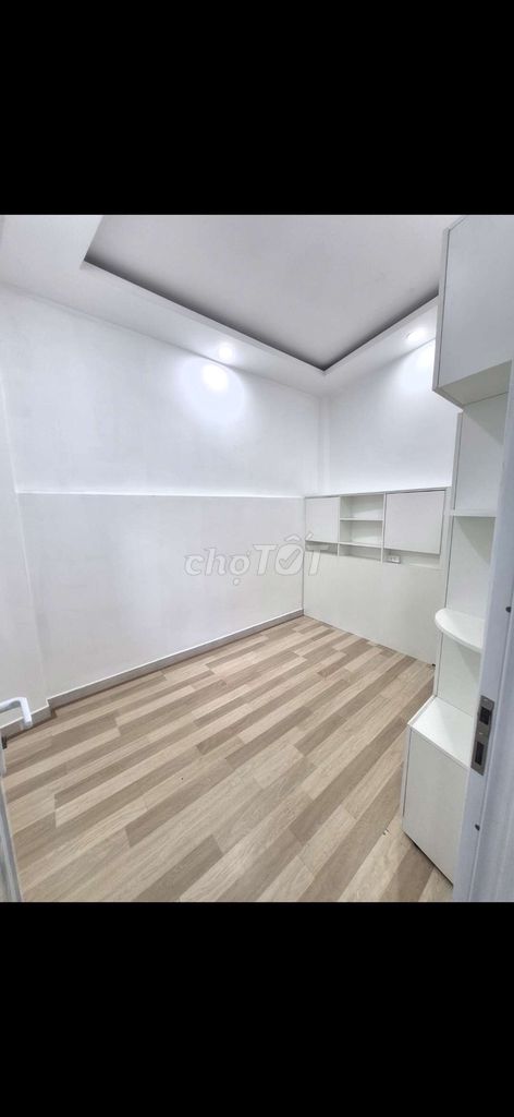 Rent two bedrooms. Two new toilets. Hext Lê Trọng Tấn.